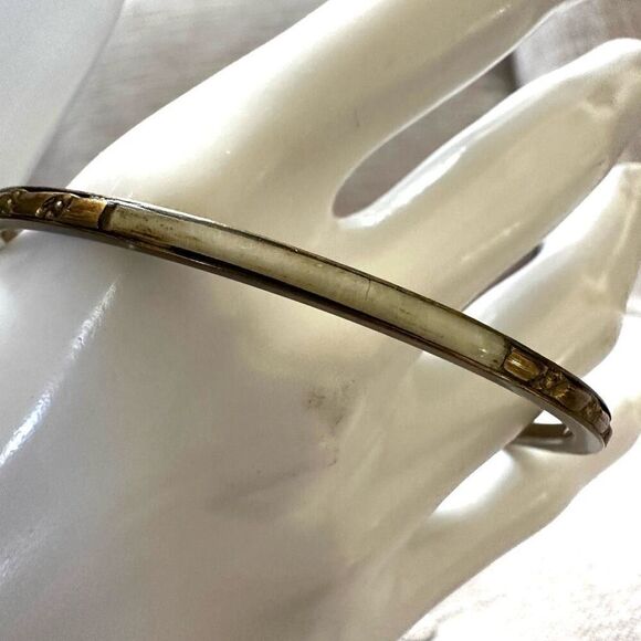 Brass and abalone thin bangle bracelet - Picture 6 of 9